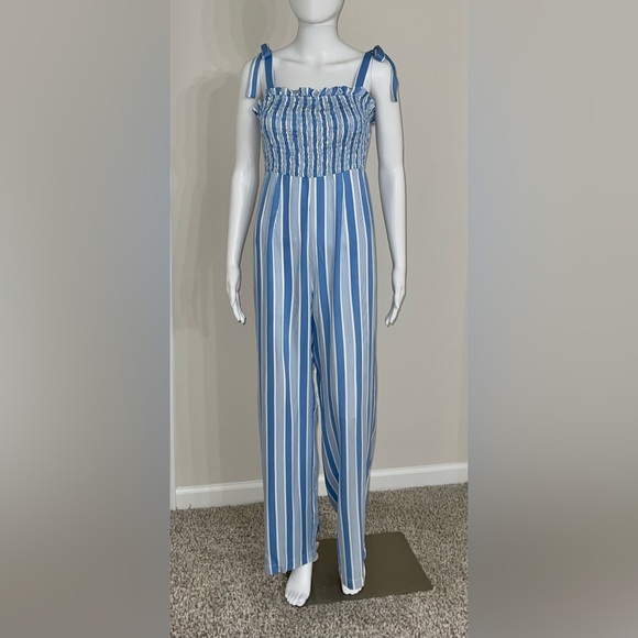 NWT Forever 21 Bridge Blue White Striped Wide-Leg Smocked Jumpsuit Size M - Picture 2 of 10